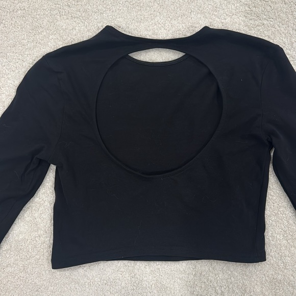 H&M - Open-back Long-sleeve Crop Top (size small) - Picture 4 of 7